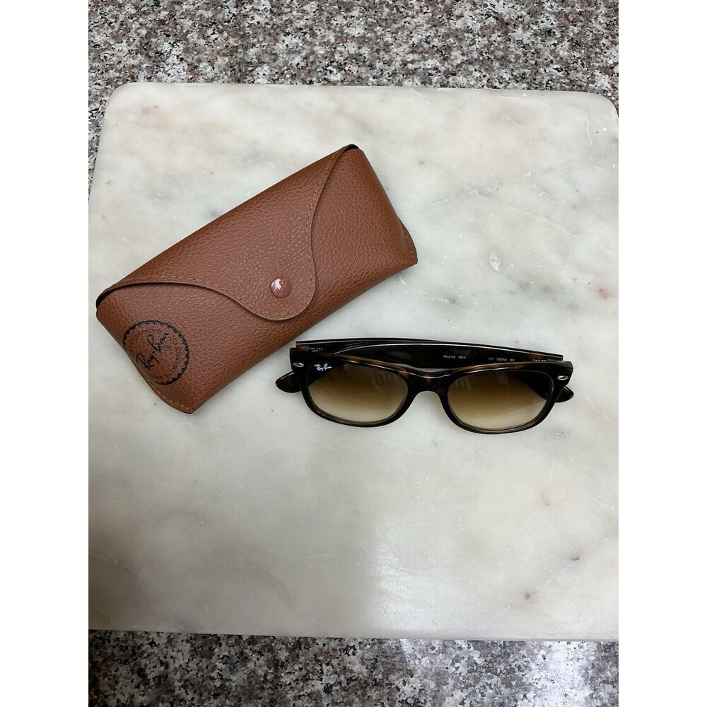 Ray-Ban RB2132 New Wayfarer 902 Tortoise / Brown Gradient 52-18 | Case Inc 33